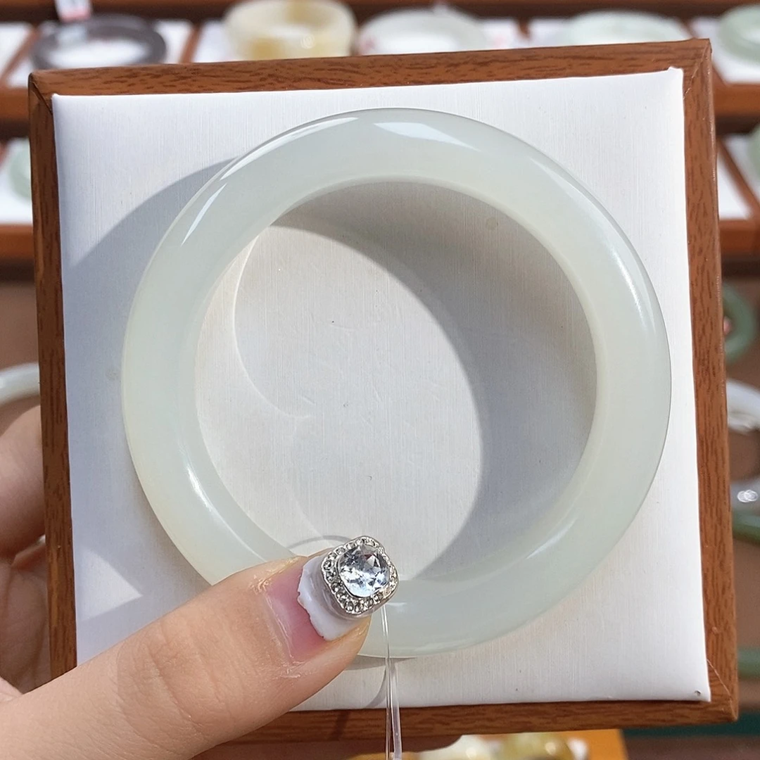 和田玉手镯未镶嵌婷