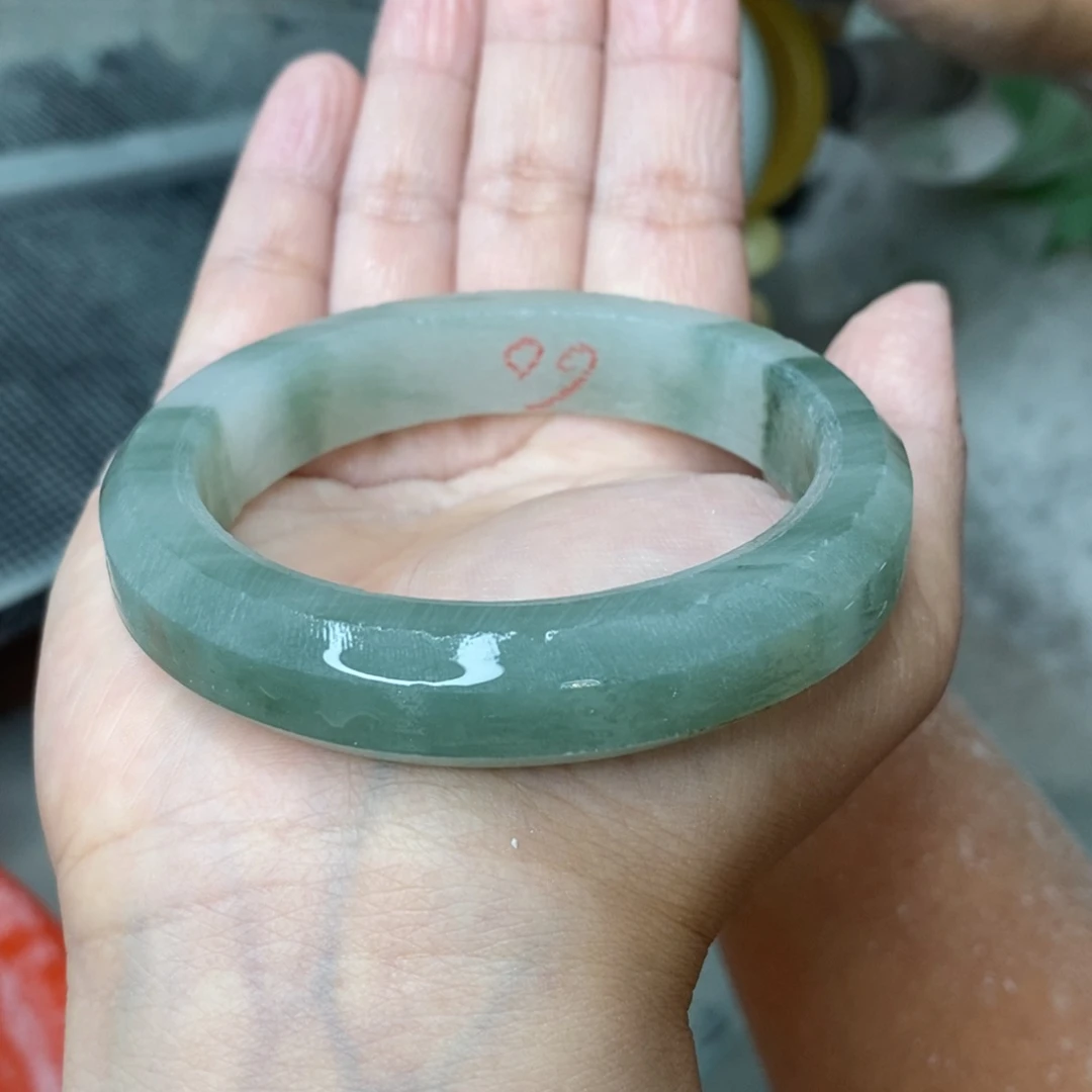 石英质玉手镯未镶嵌三****?定制