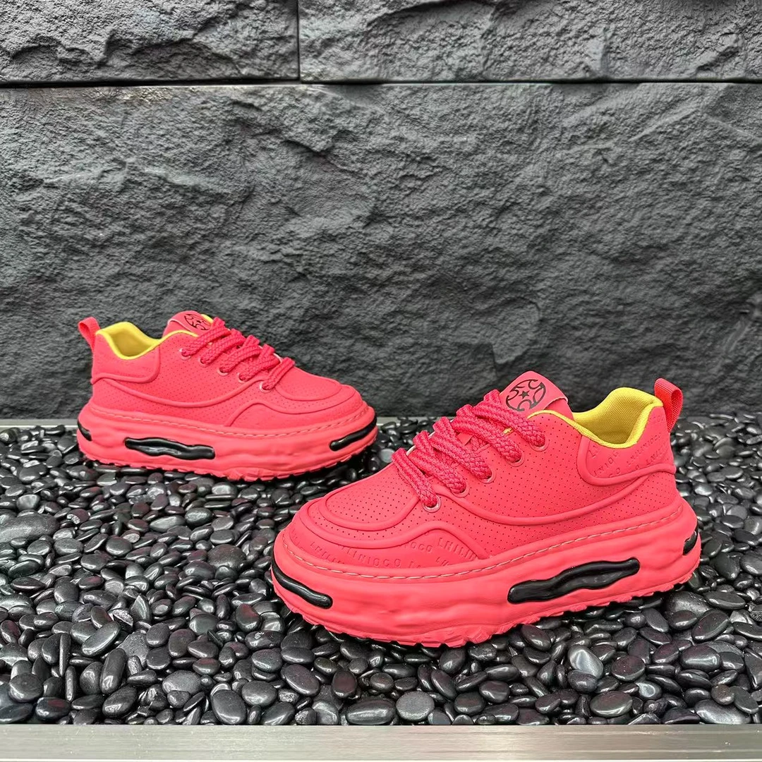 新款男士时尚百搭低帮厚底透气打孔板鞋舒适软底潮男运动休闲鞋