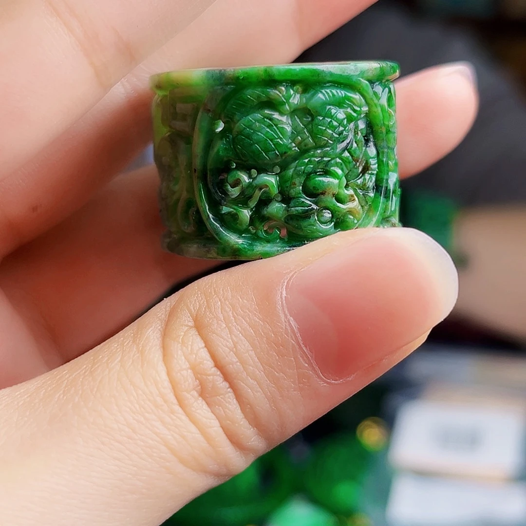 颈饰未镶嵌翡翠多样性