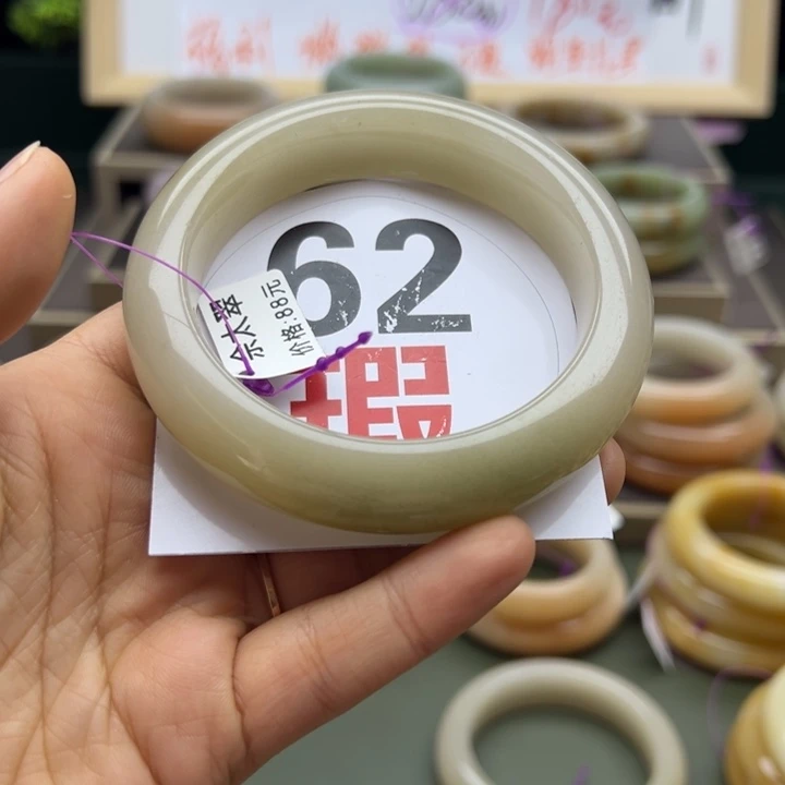 石英质玉未镶嵌手镯