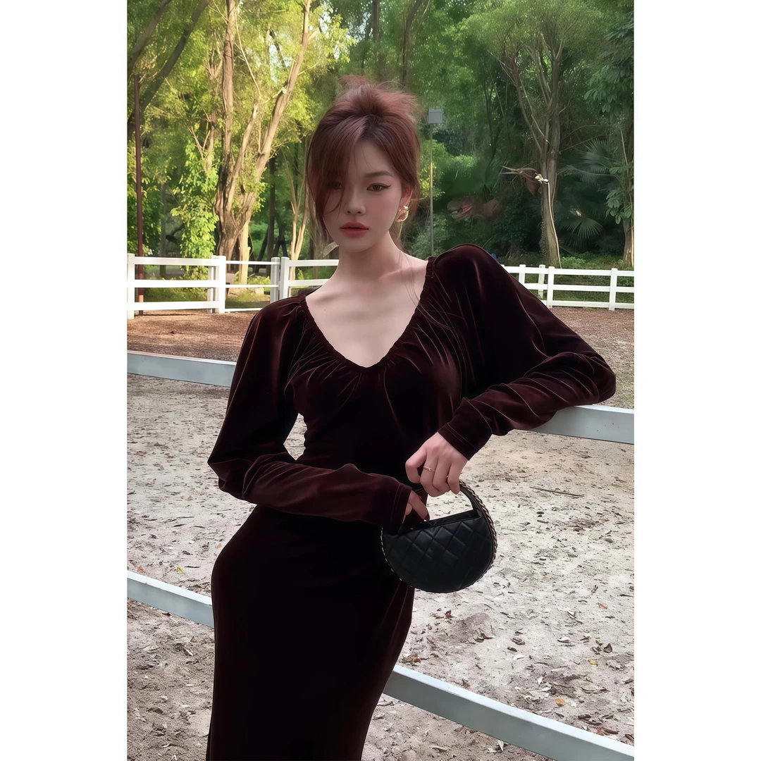 法式轻熟风时尚丝绒V领连衣裙女装秋季新款收腰显身材包臀长裙子