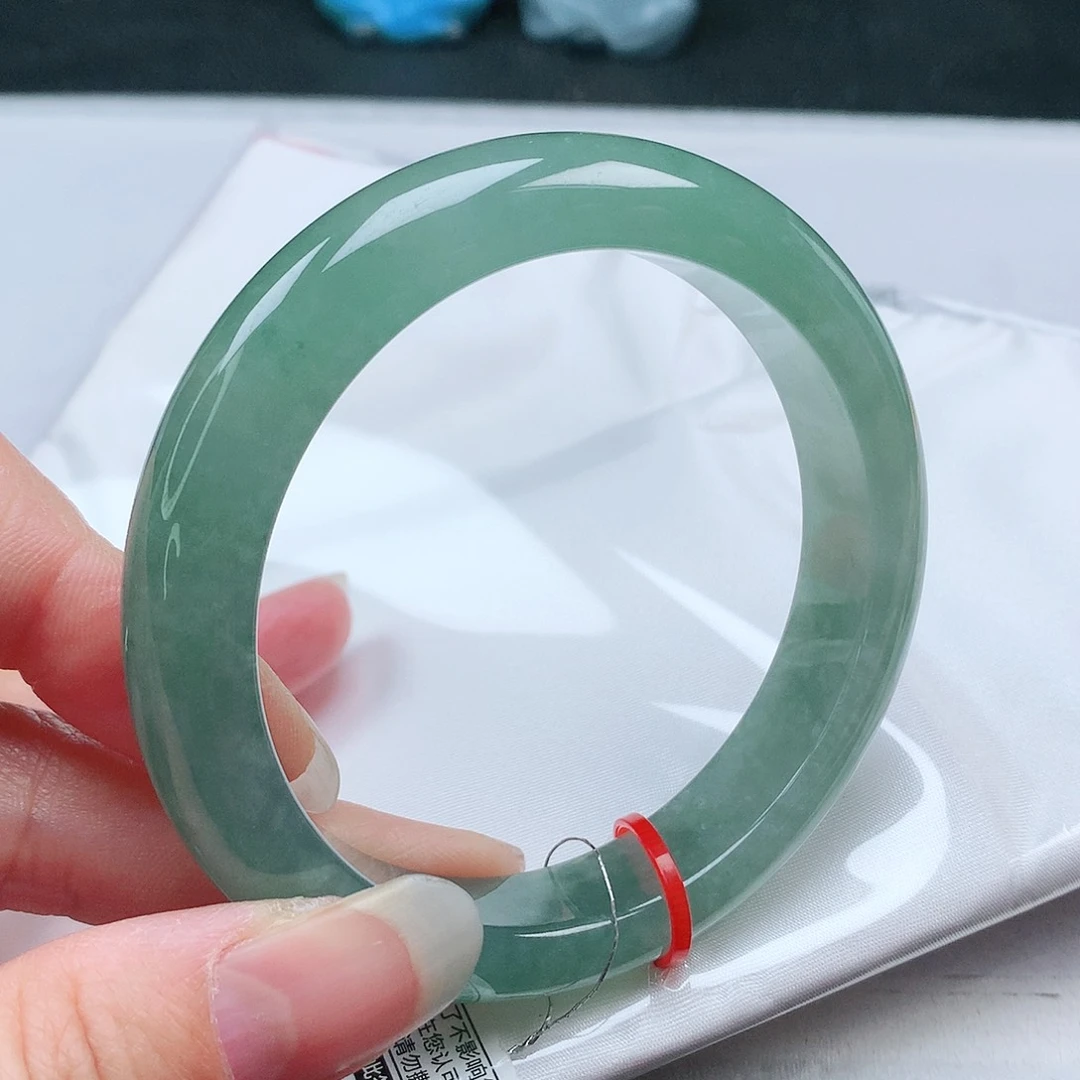翡翠手镯未镶嵌60圈+