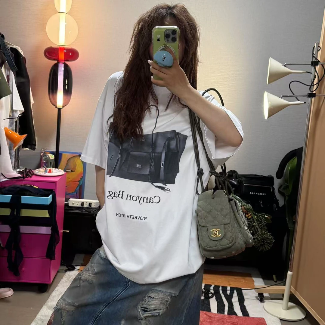 黑白“手提包”印花T恤