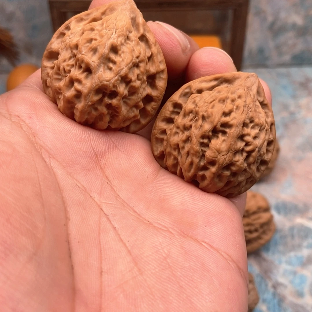 喜***哥吊坠文玩核桃金牛