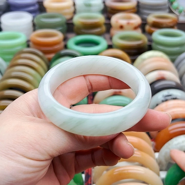 未镶嵌手镯（圆镯）石英质玉