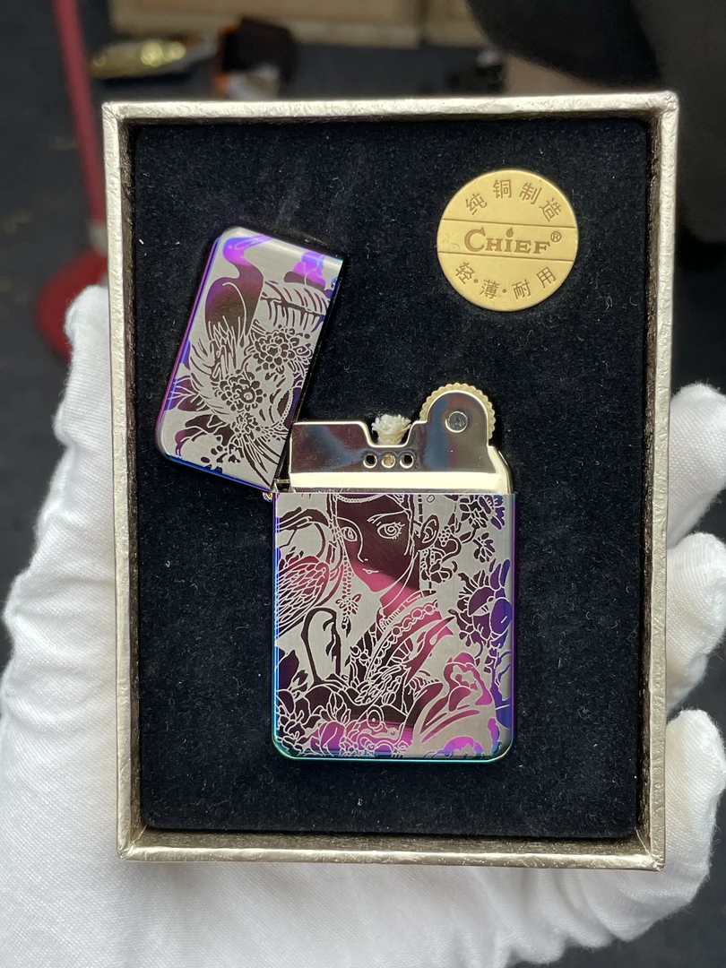 幻彩刀马旦煤油打火机（不配煤油））s