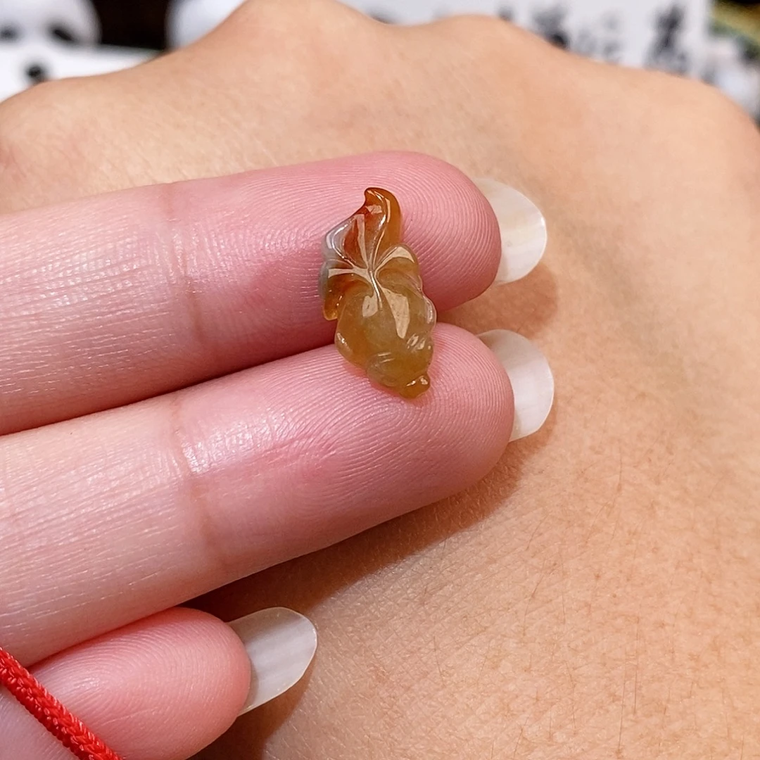 甜***e翡翠未镶嵌颈饰金鱼