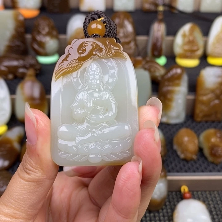 今***夕和田玉未镶嵌颈饰