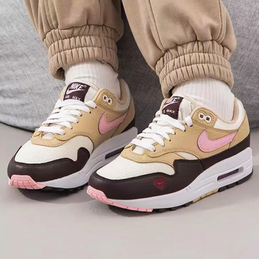 NIKE/耐克 Air Max 1女鞋低帮时尚潮流百搭生活休闲鞋FZ4346-200