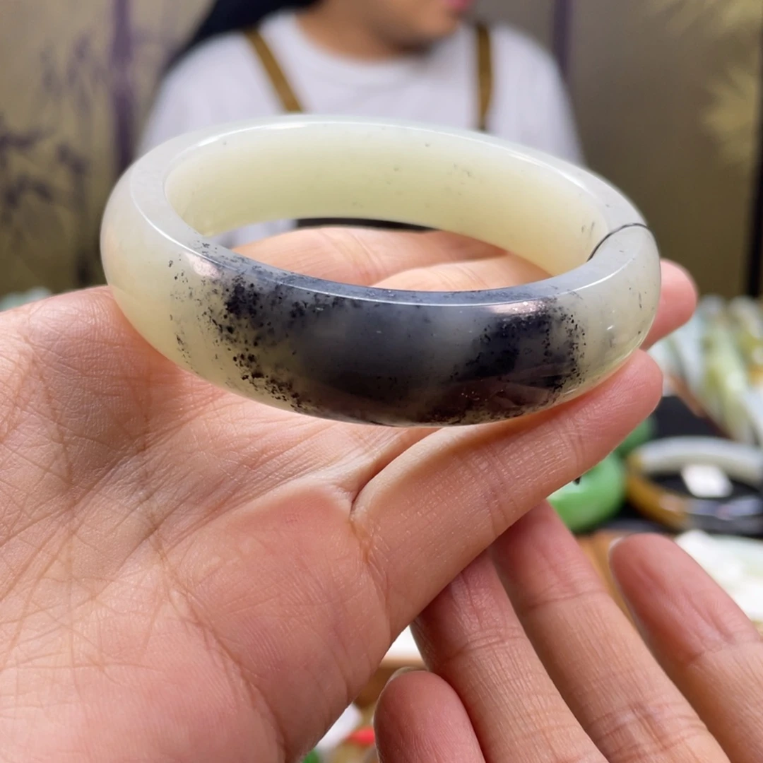 糖***吉未镶嵌手镯和田玉