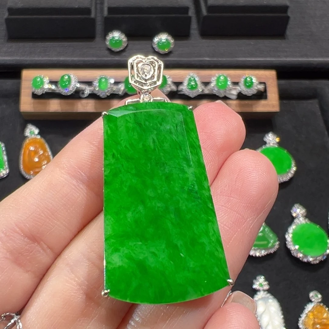 翡翠18K金镶嵌颈饰陆****）收到货48小时鉴赏期