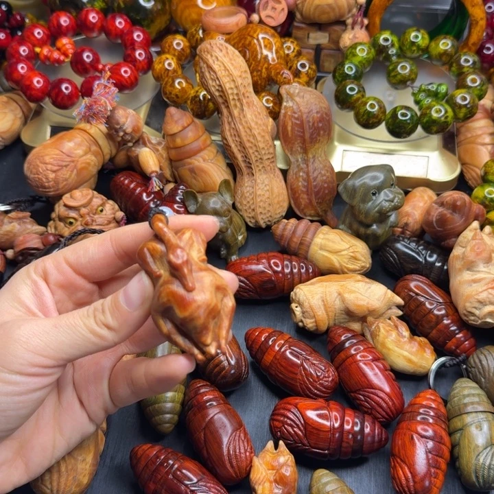 松木琥珀木文玩把件