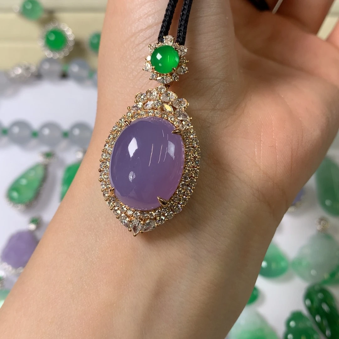 颈饰18K金镶嵌翡翠我**风吊坠