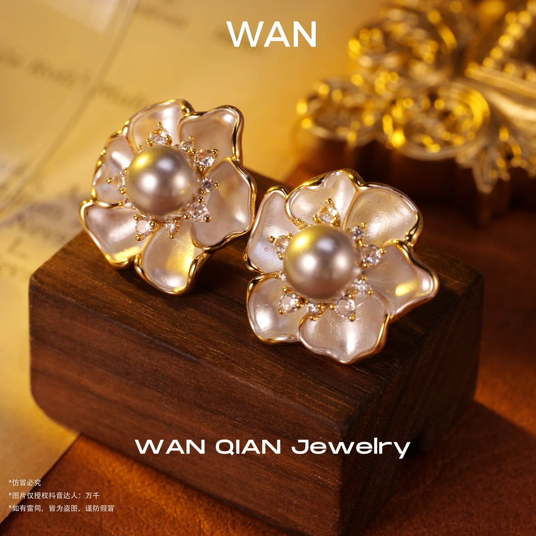 铜合金珐琅耳饰 法★【古典山茶】灰色多麻中古轻奢时尚耳钉-D011