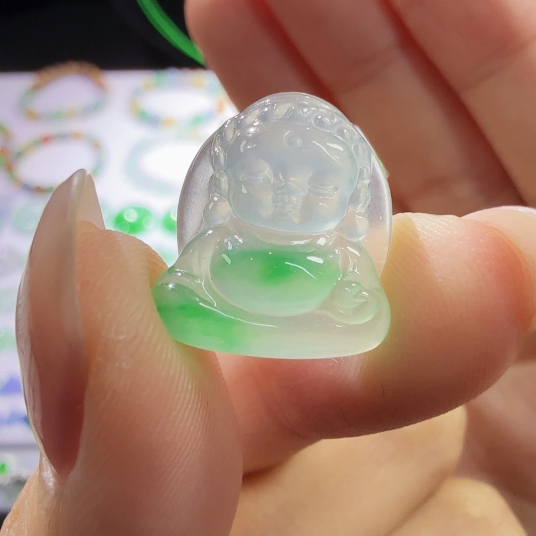 翡翠未镶嵌颈饰宝宝佛