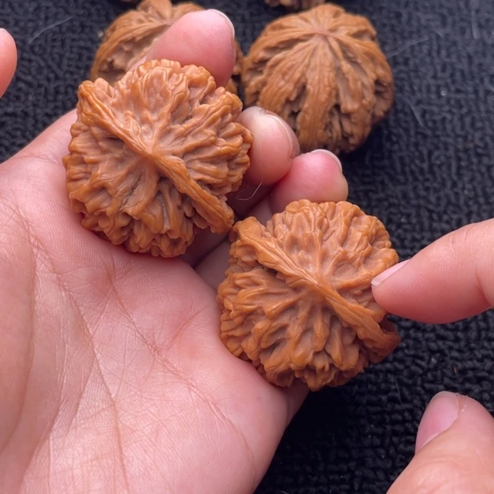 吊坠文玩核桃文玩核桃19