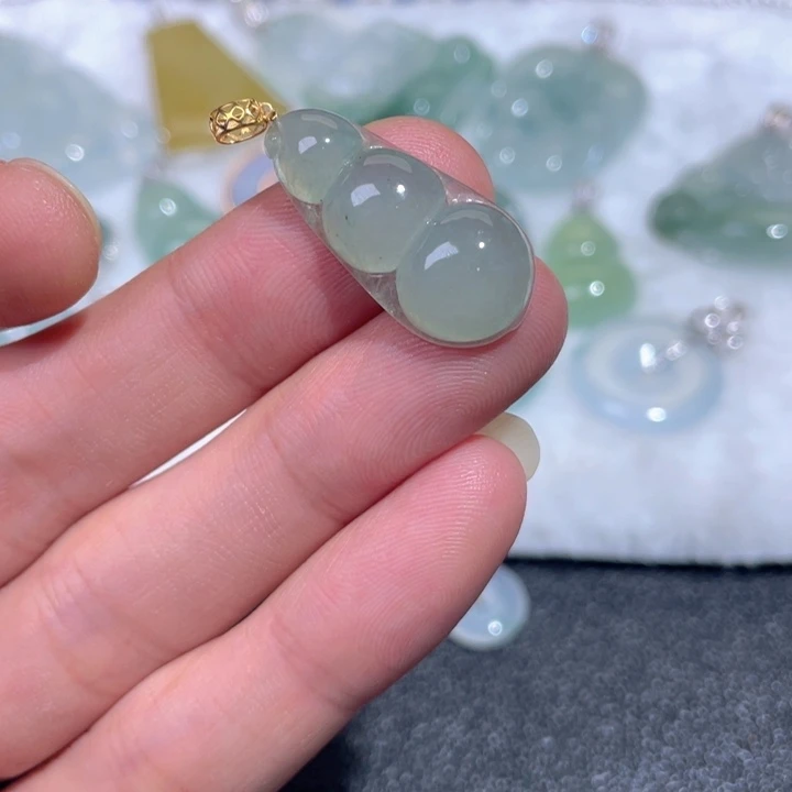 翡翠18K金镶嵌颈饰翡翠