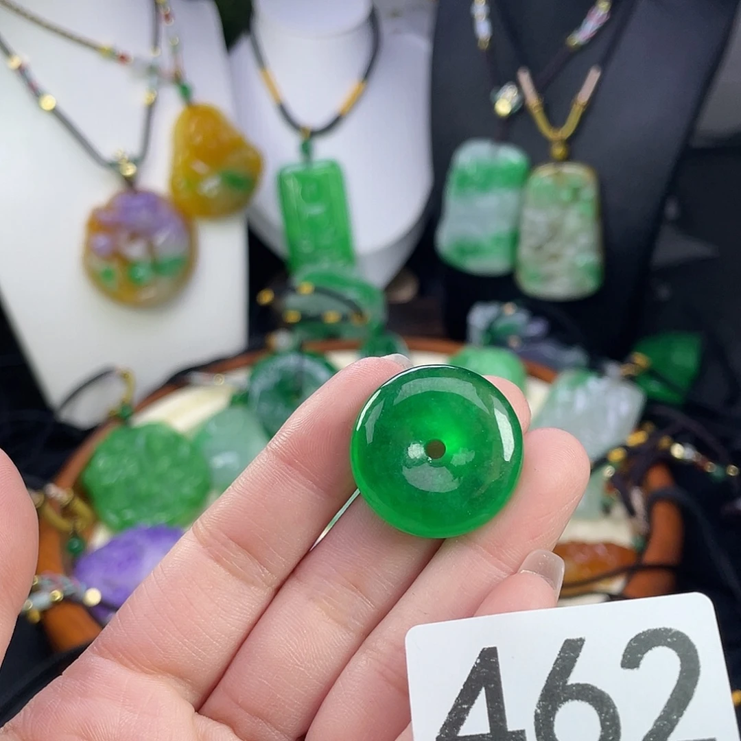 翡翠未镶嵌吊坠(赠链)