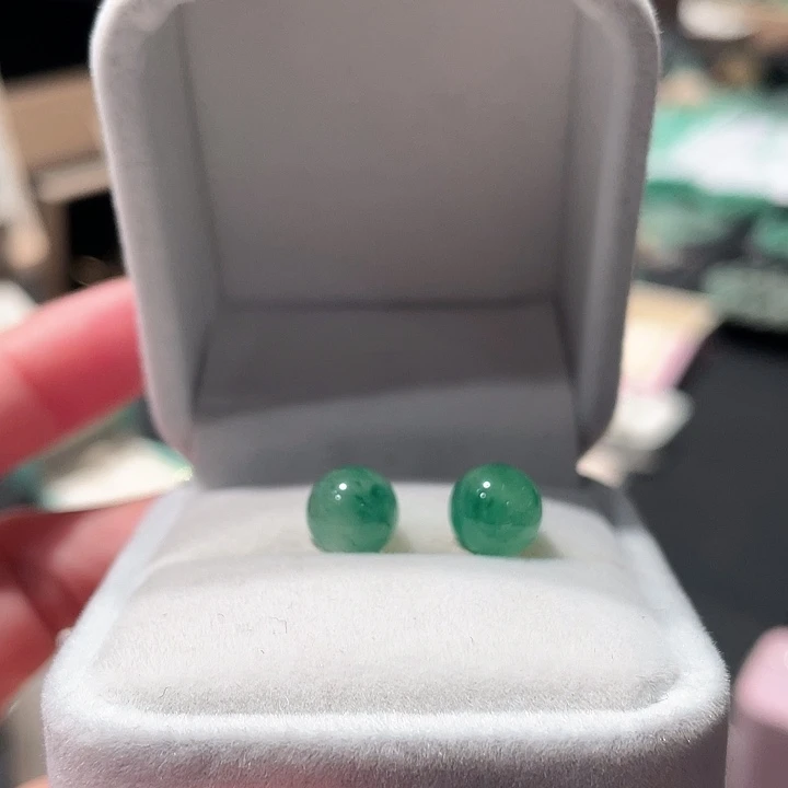 石英质玉（非洲翠）银S925镶嵌耳钉