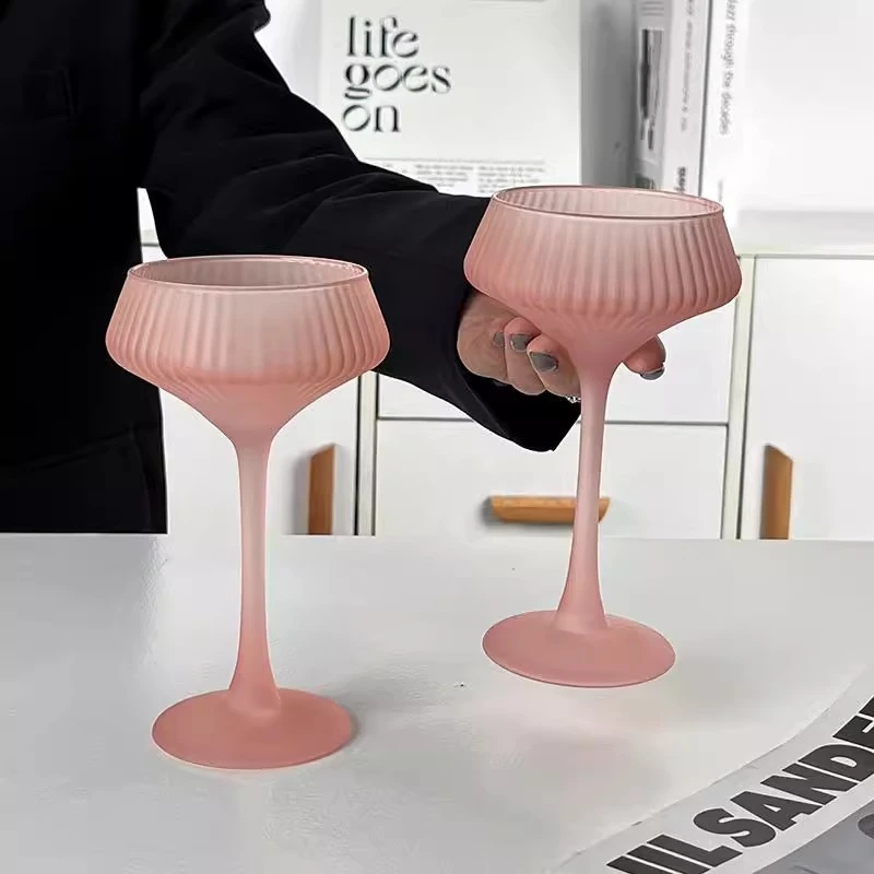 2个磨砂粉条纹高脚鸡尾酒杯玻璃红酒香槟杯高颜值气泡水杯雪糕杯