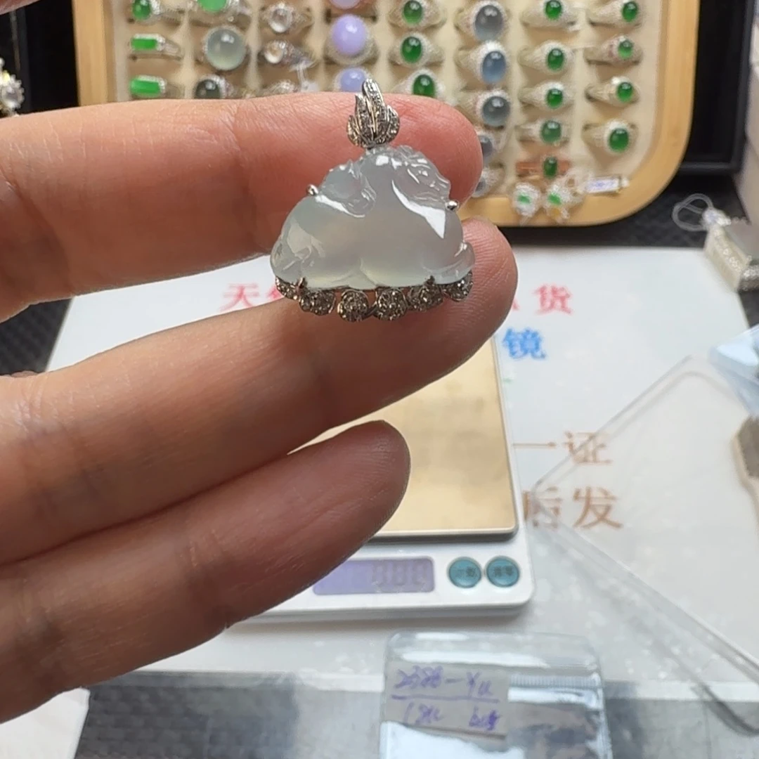 18K金镶嵌戒指翡翠天然缅甸翡翠A货