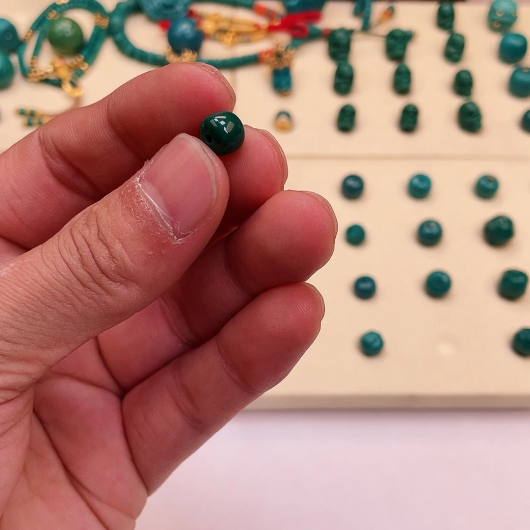 绿松石颈饰未镶嵌