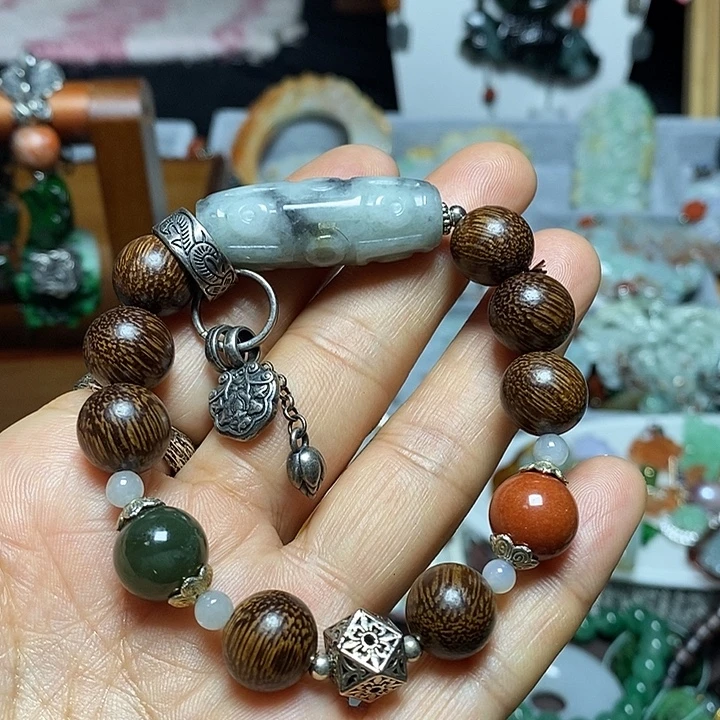 翡翠未镶嵌吊坠(赠链)