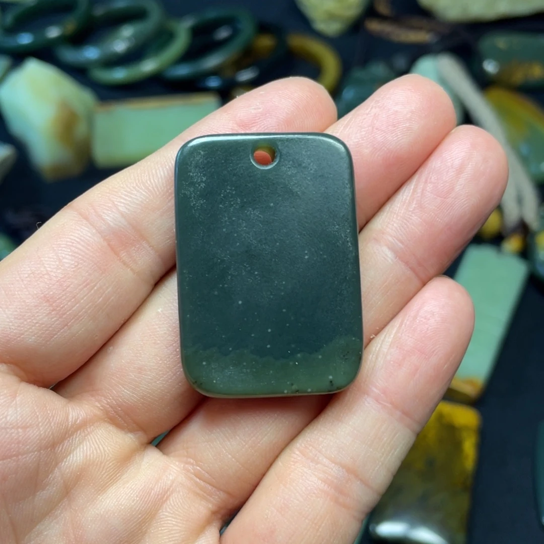 岫岩河磨玉（透闪石质玉）未镶嵌车挂