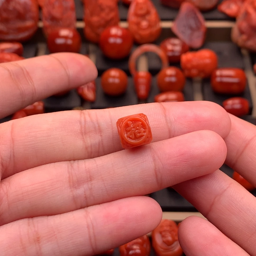 南红玛瑙未镶嵌精工雕刻招财进宝六方9.2mm