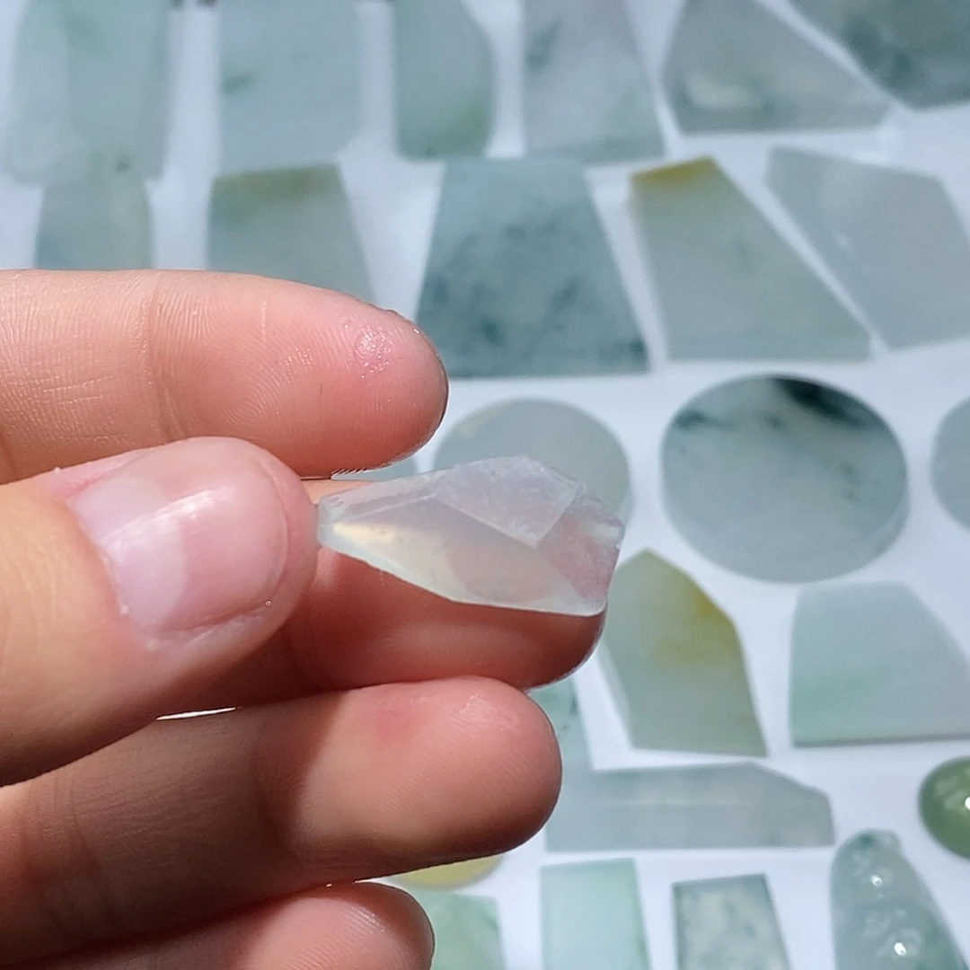 翡翠未镶嵌颈饰5444