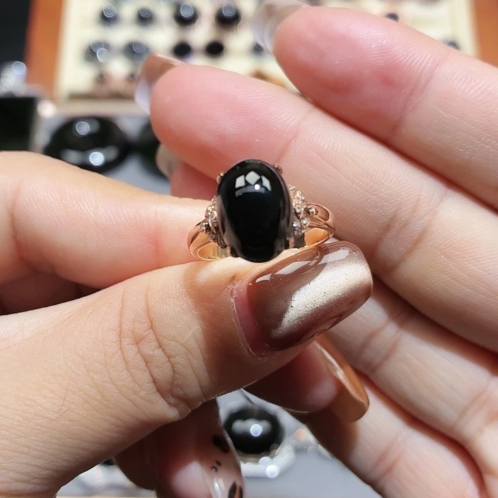 翡翠18K金镶嵌戒指