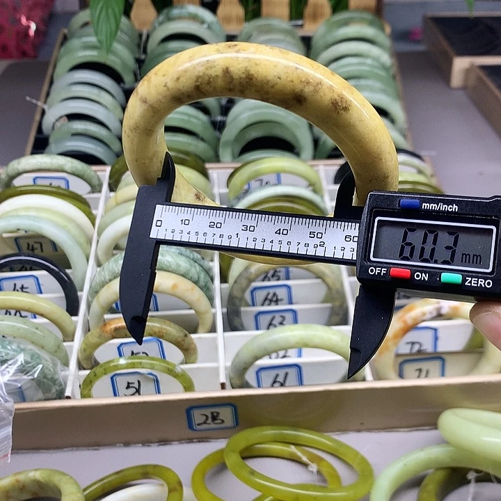 未镶嵌蛇纹石玉手镯62