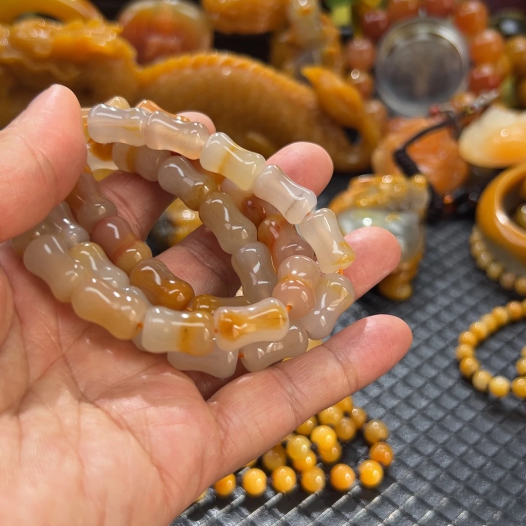 石英质玉未镶嵌颈饰