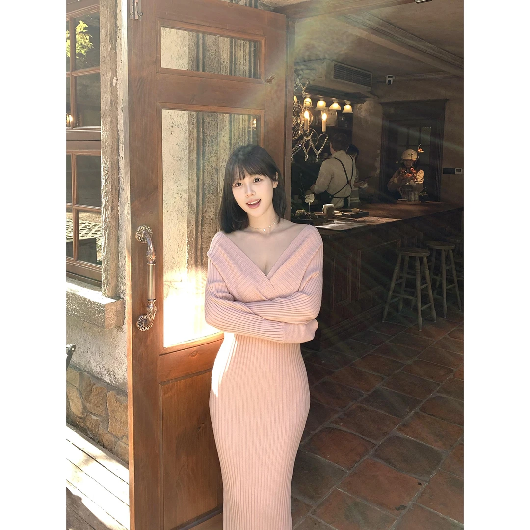 溪溪靓衫 V领针织连衣裙女秋冬新款包臀裙长裙收腰气质裙子女