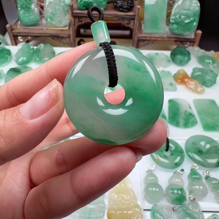 颈饰未镶嵌石英质玉