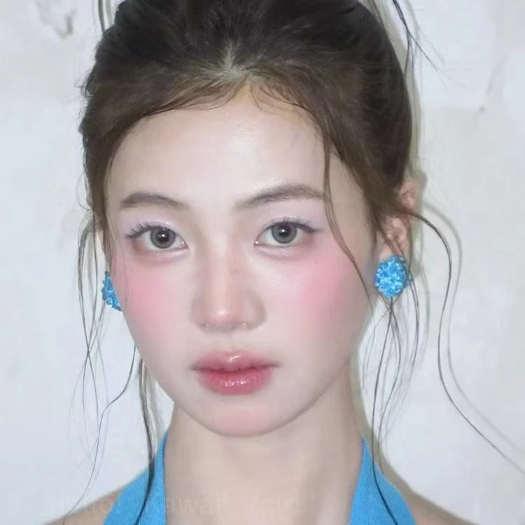 显白蓝色串珠绣球耳钉温柔清凉感耳环编织小众度假风气质百搭耳饰