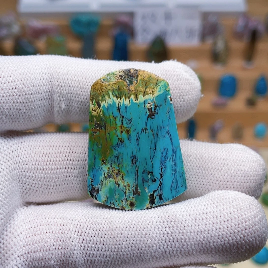 绿松石未镶嵌颈饰