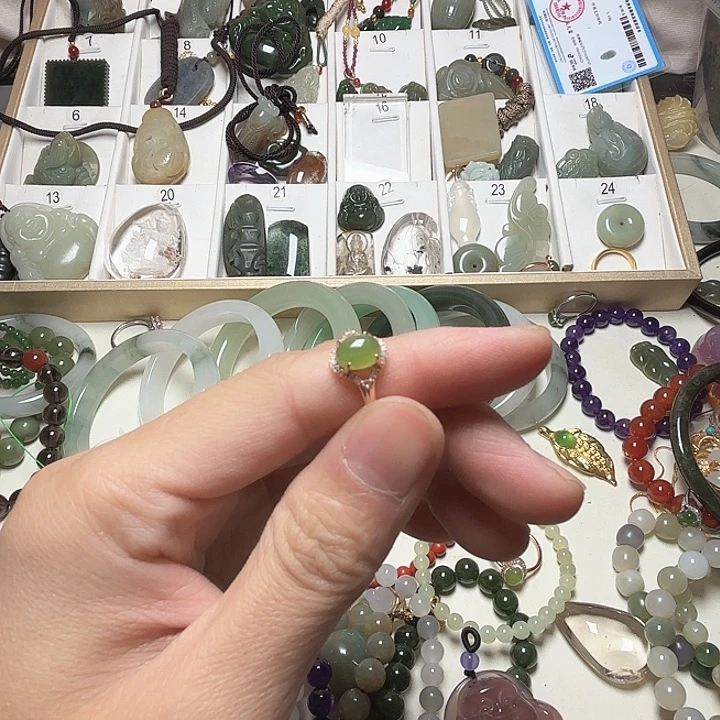 和田玉未镶嵌手串