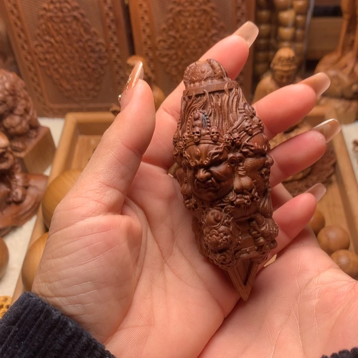 檀香木其他老山檀香手把件瑕疵