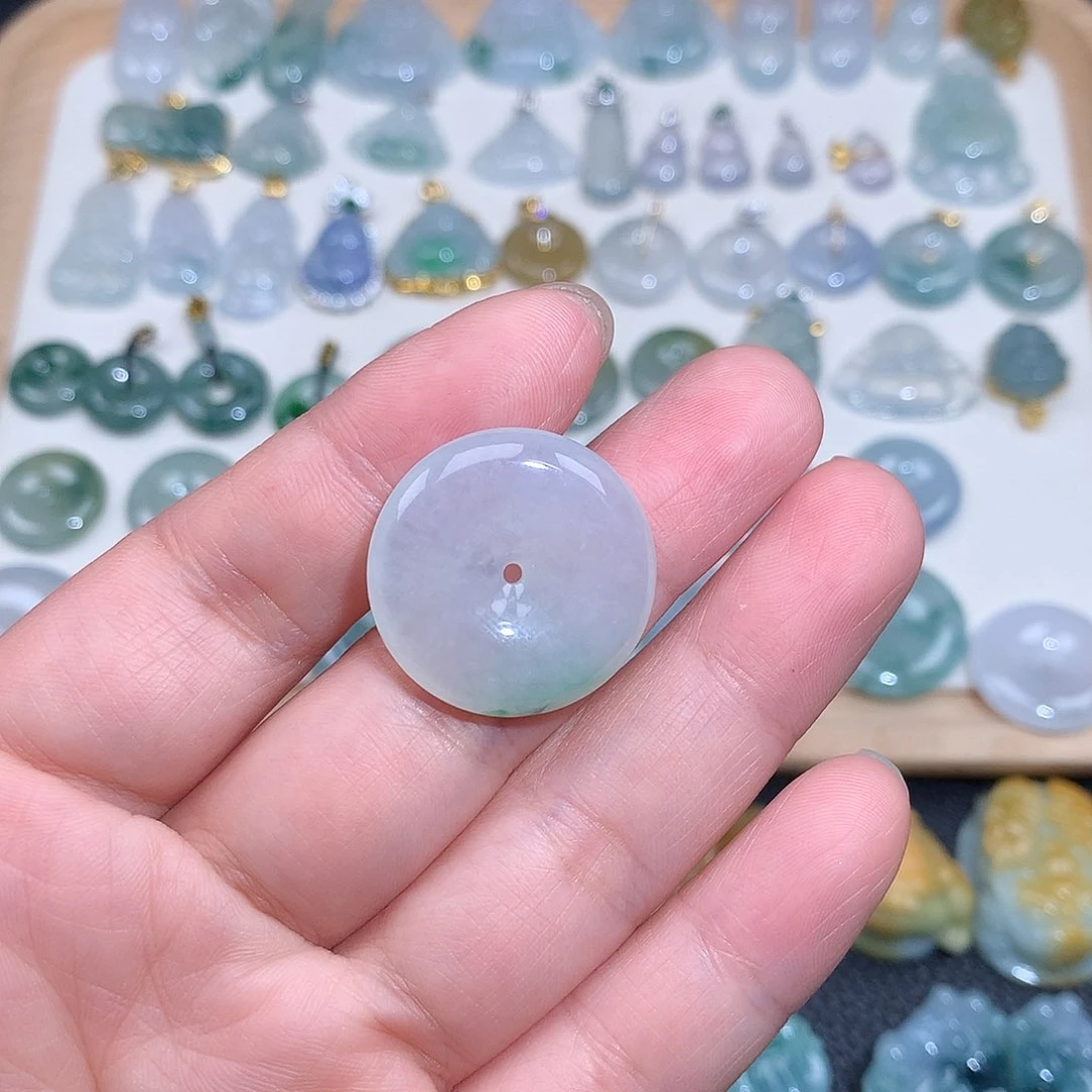 翡翠颈饰未镶嵌吊坠