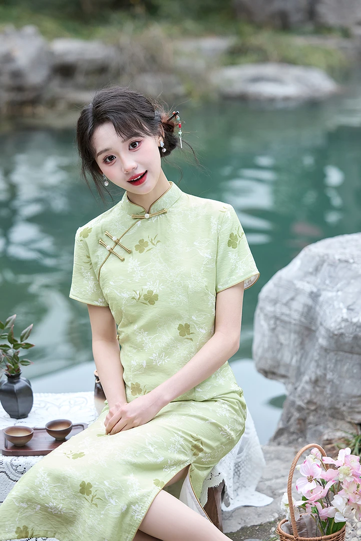 旗袍改良年轻气质款2025复古日常高考绿色新款中式长款连衣裙夏季