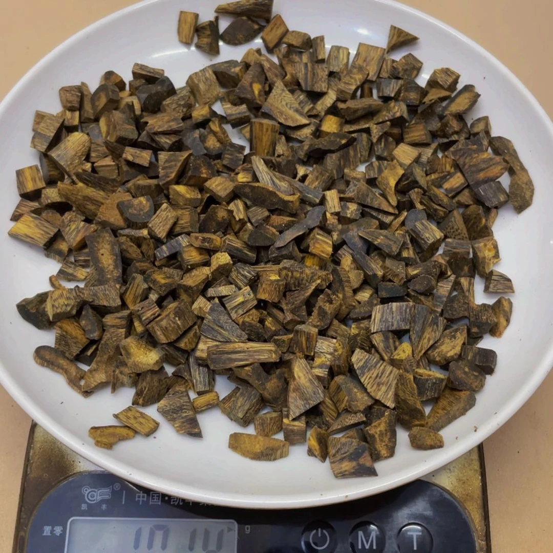 沉香碎屑沉香蓝宝石颗粒料101克
