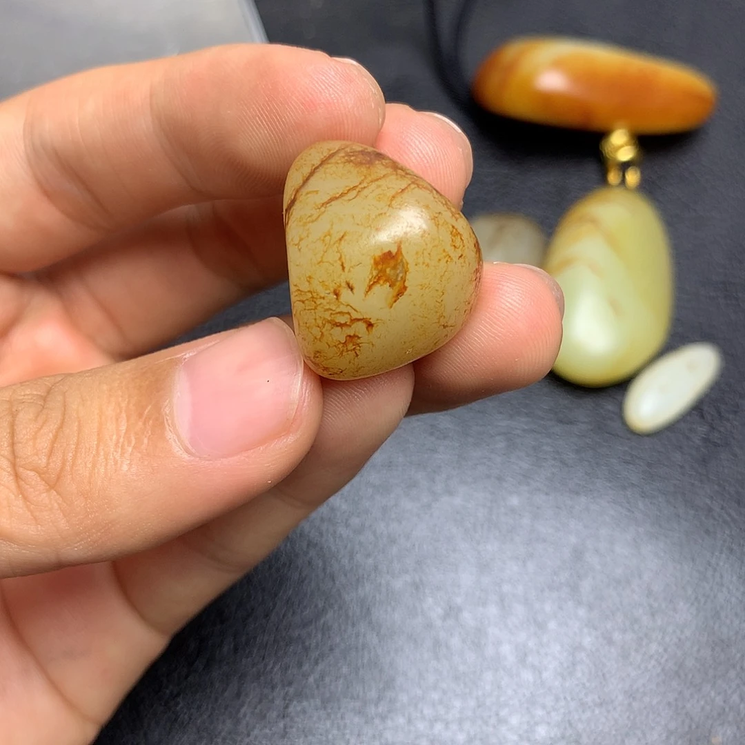 未镶嵌和田玉（糖玉）挂件