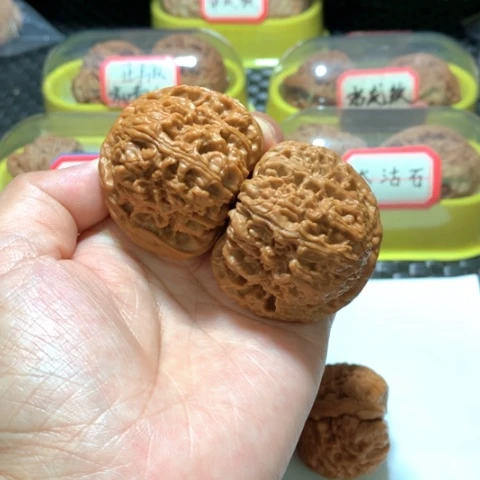 文玩核桃吊坠一**雨球疆