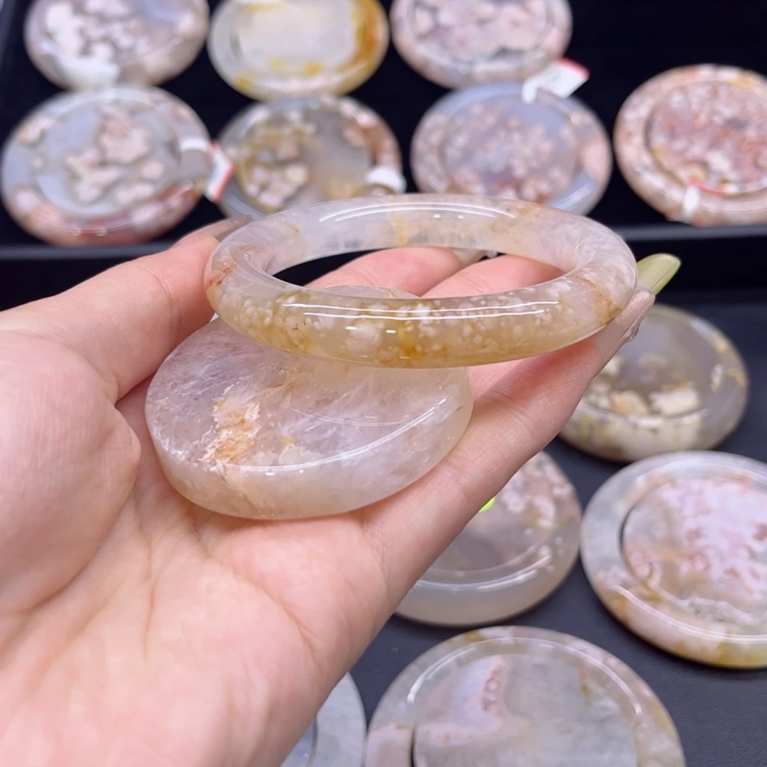 玛瑙/玉髓手镯未镶嵌55