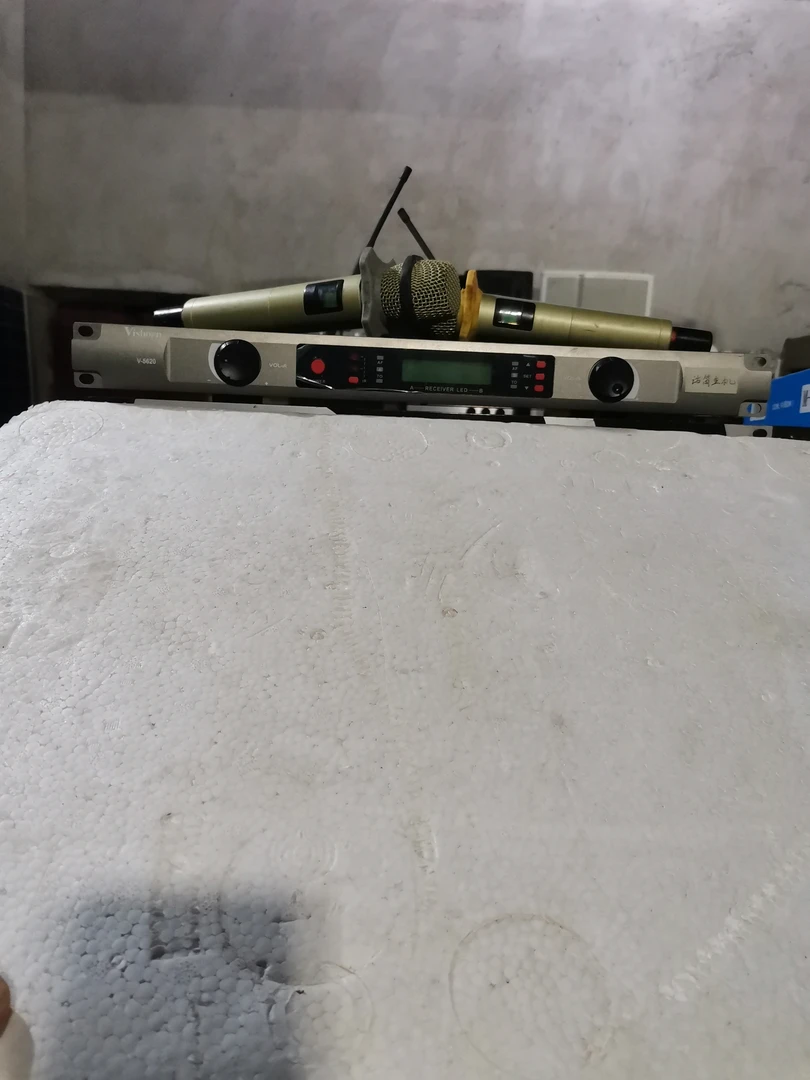 8新  二手 一拖二无线话筒 不包邮不支持七天无理由
