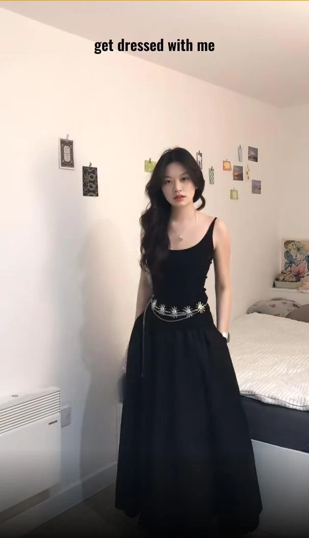 2025夏季新款法式赫本风黑色挂脖吊带背心配高腰百褶半身裙两件套