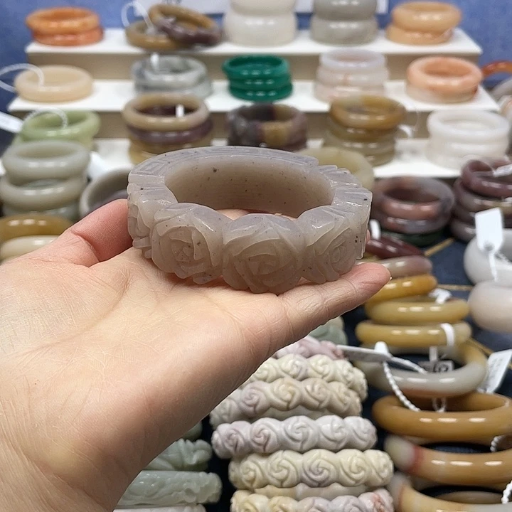 石英岩玉未镶嵌手镯