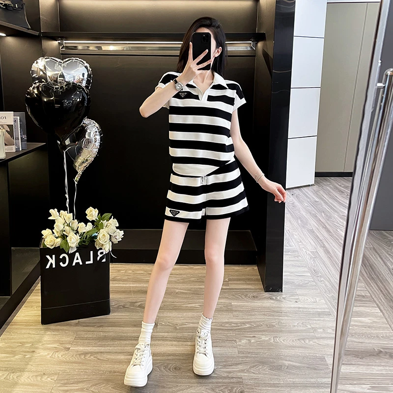减龄运动时尚套装女夏2025条纹翻领短袖短裤两件套休闲宽松潮洋气